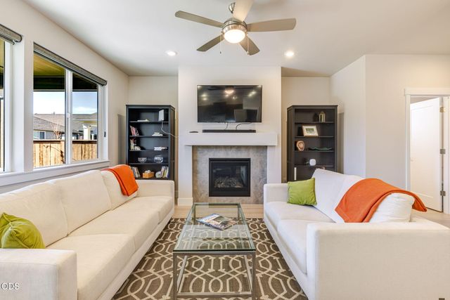 4708 SW Badger Creek, Redmond, OR 97756
