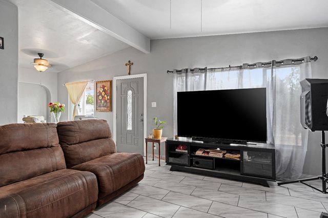 5607 Manmar Way, Sacramento, CA 95823