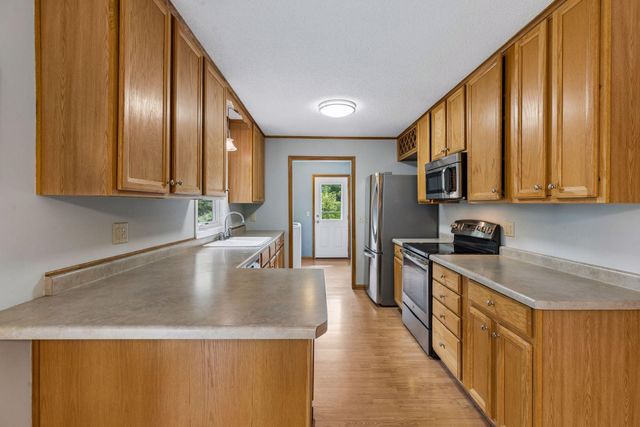 6000 Goldenrod Lane N, Plymouth, MN 55442