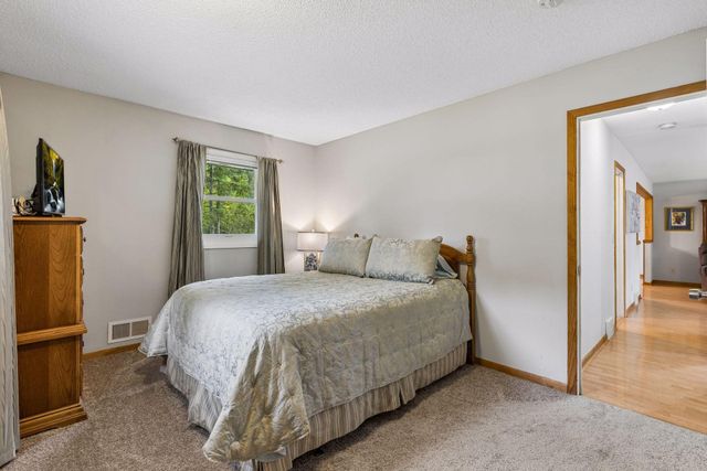 6000 Goldenrod Lane N, Plymouth, MN 55442