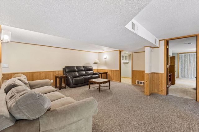 6000 Goldenrod Lane N, Plymouth, MN 55442