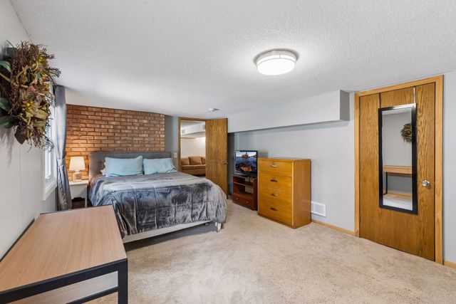 6000 Goldenrod Lane N, Plymouth, MN 55442