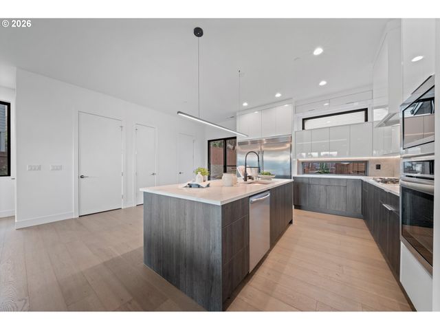 2435 N R St, Washougal, WA 98671