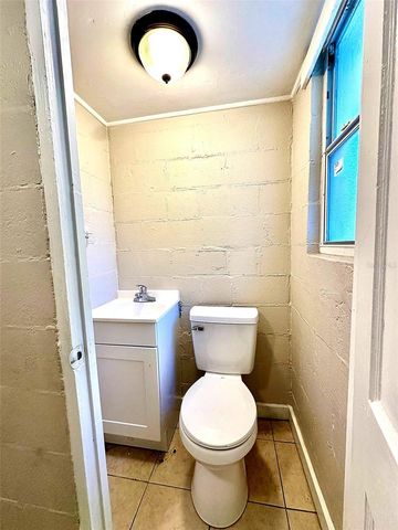 1030 NE 1ST AVENUE, Gainesville, FL 32601
