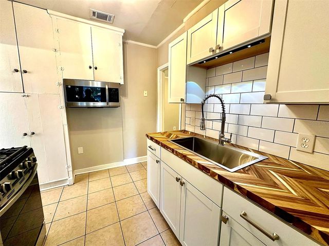 1030 NE 1ST AVENUE, Gainesville, FL 32601