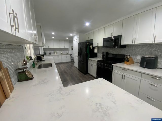 6083 12th Av NE, Keizer, OR 97303