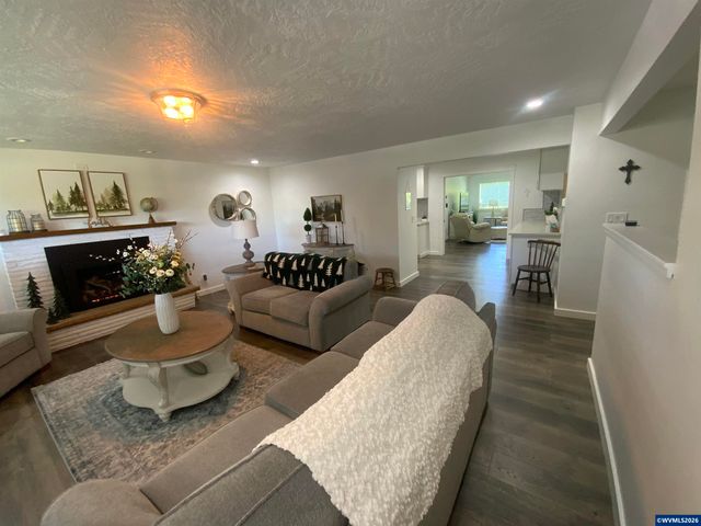 6083 12th Av NE, Keizer, OR 97303