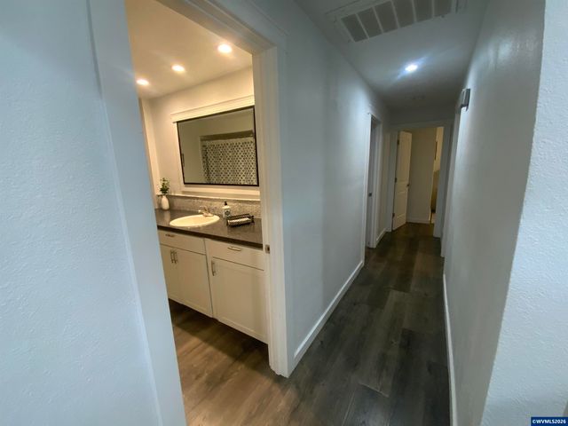 6083 12th Av NE, Keizer, OR 97303