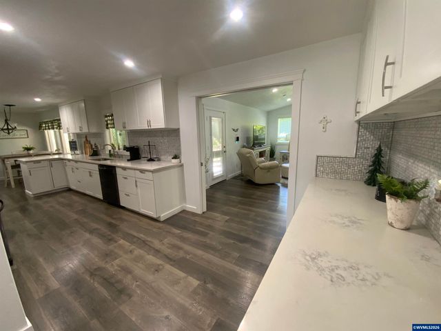 6083 12th Av NE, Keizer, OR 97303