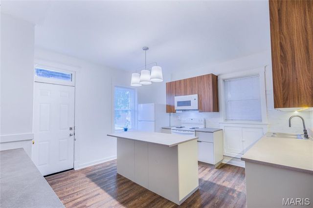 4052 Nebraska Avenue, St Louis, MO 63118