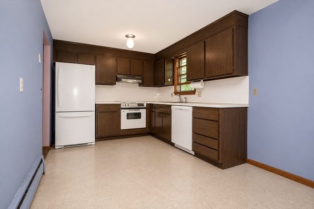 33 Daniel Dr., Burlington, MA 01803