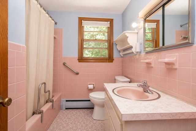 33 Daniel Dr., Burlington, MA 01803