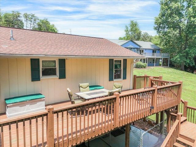 106 Club House DR, Moneta, VA 24121