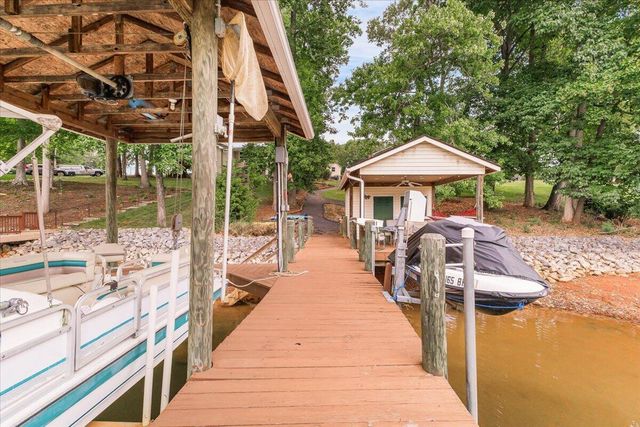 106 Club House DR, Moneta, VA 24121