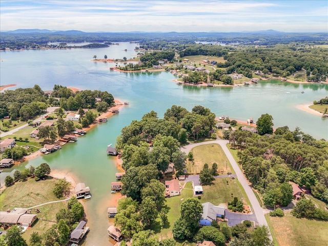 106 Club House DR, Moneta, VA 24121