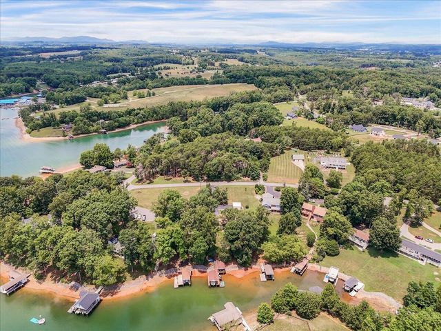 106 Club House DR, Moneta, VA 24121