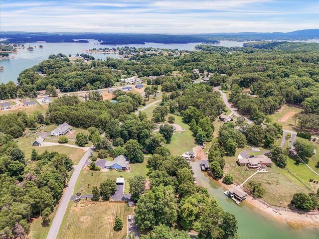 106 Club House DR, Moneta, VA 24121