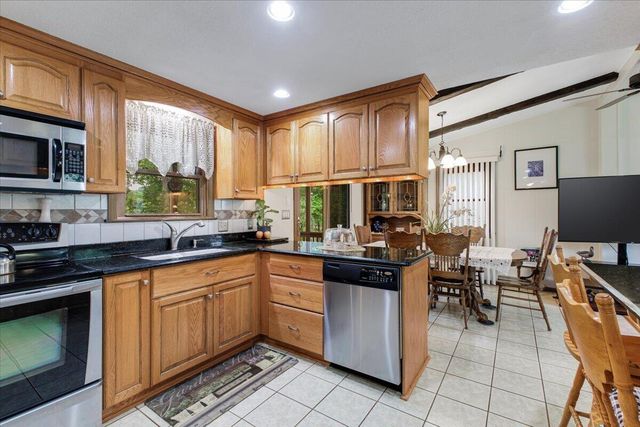 106 Club House DR, Moneta, VA 24121