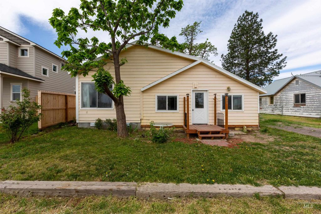 311 Patton St, Marsing, ID 83639