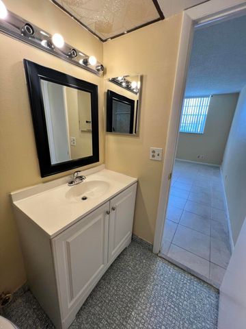 3001 NW 48th Avenue 439, Lauderdale Lakes, FL 33313