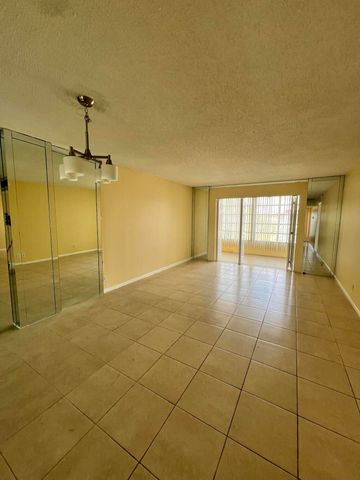 3001 NW 48th Avenue 439, Lauderdale Lakes, FL 33313