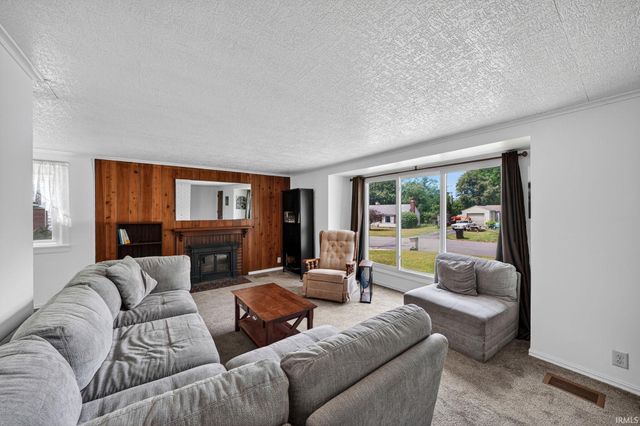1616 Southeast Drive, South Bend, IN 46614