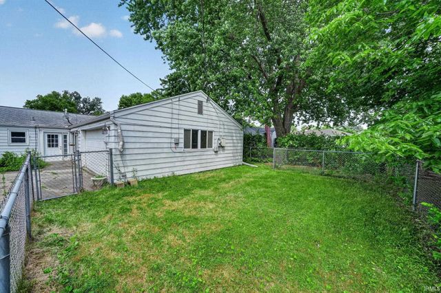 1616 Southeast Drive, South Bend, IN 46614