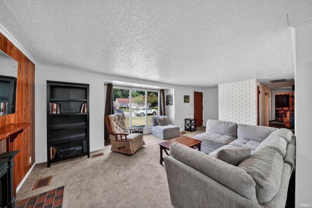 1616 Southeast Drive, South Bend, IN 46614