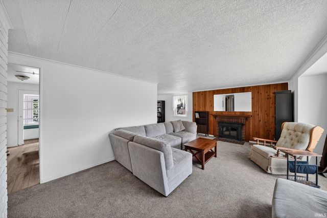 1616 Southeast Drive, South Bend, IN 46614