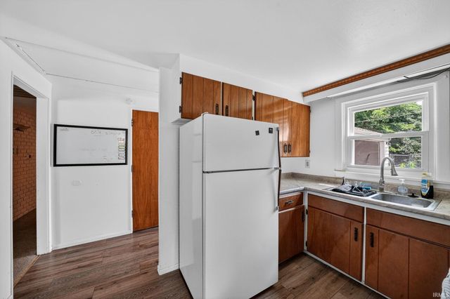1616 Southeast Drive, South Bend, IN 46614