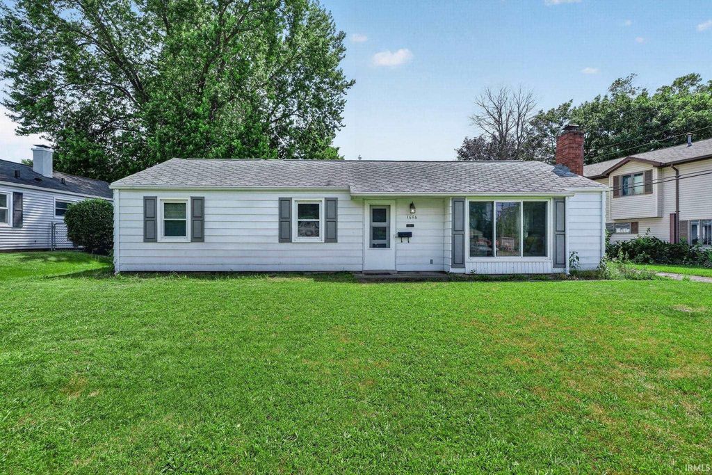 1616 Southeast Drive, South Bend, IN 46614