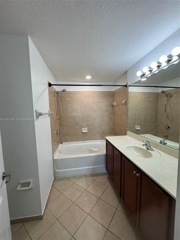 11601 NW 89 St 106, Doral, FL 33178