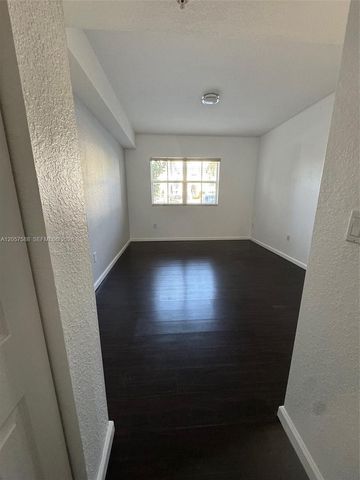 11601 NW 89 St 106, Doral, FL 33178