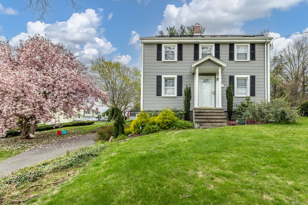 52 Lincoln Street, Cromwell, CT 06416