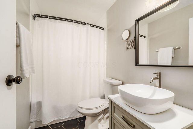 6035 Karl Road, Columbus, OH 43229