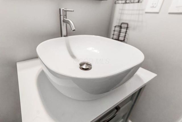 6035 Karl Road, Columbus, OH 43229