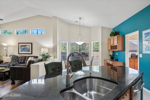 1451 N Old Adobe Drive, Green Valley, AZ 85614