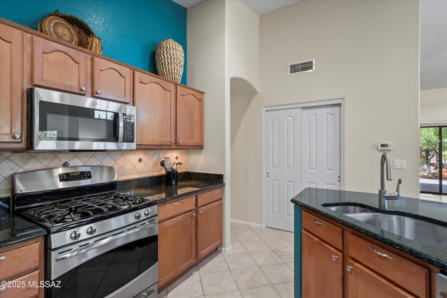 1451 N Old Adobe Drive, Green Valley, AZ 85614