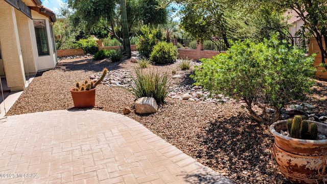 1451 N Old Adobe Drive, Green Valley, AZ 85614