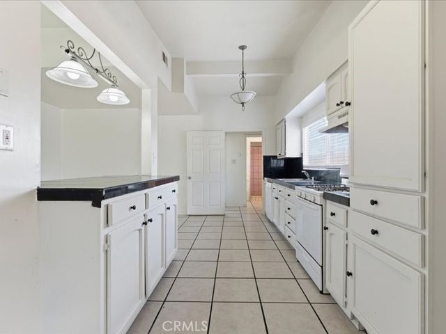 1032 W Avenue J14, Lancaster, CA 93534