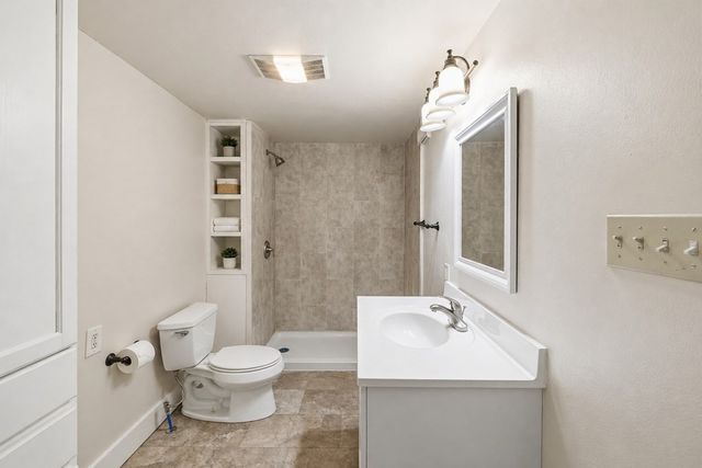 111 Lewis Rd, Kerrville, TX 78028