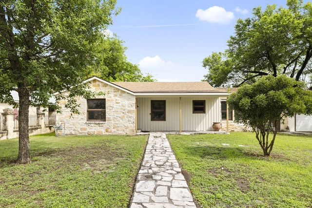 111 Lewis Rd, Kerrville, TX 78028