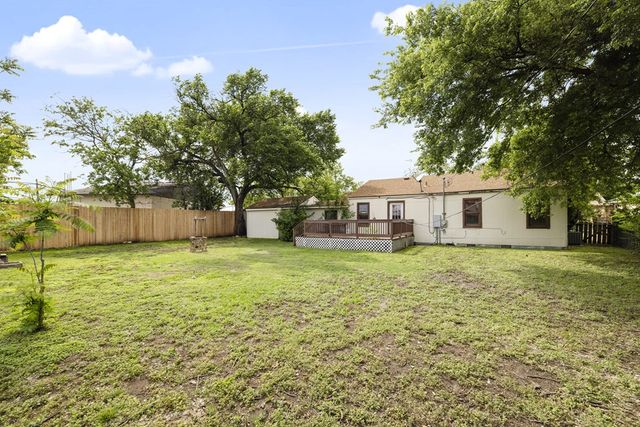 111 Lewis Rd, Kerrville, TX 78028