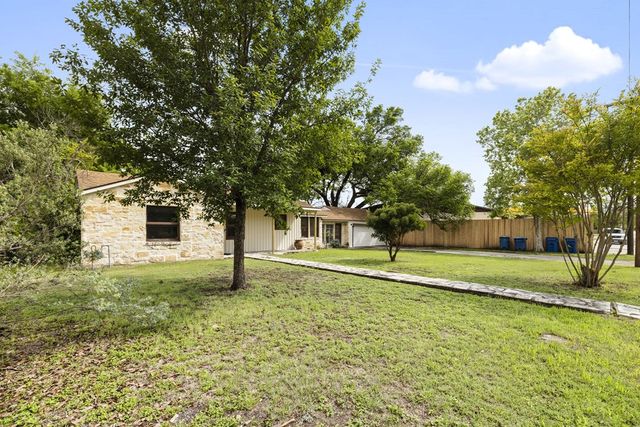 111 Lewis Rd, Kerrville, TX 78028