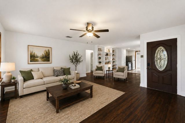 111 Lewis Rd, Kerrville, TX 78028