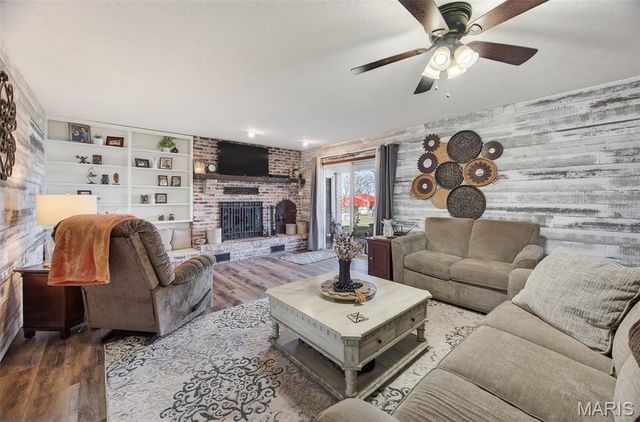 22762 Post Oak Lane, Lebanon, MO 65536