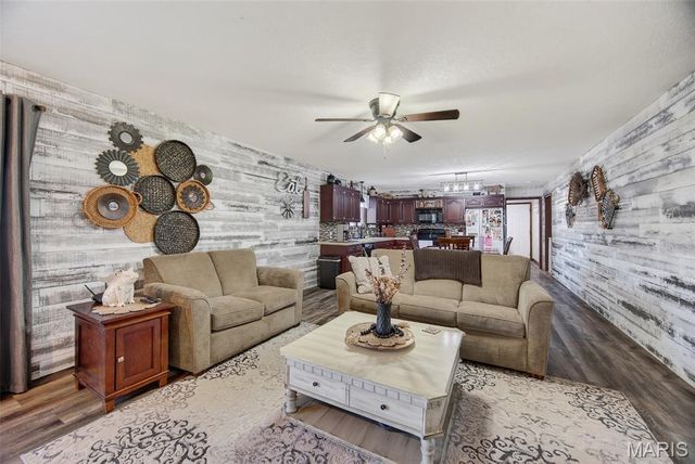 22762 Post Oak Lane, Lebanon, MO 65536