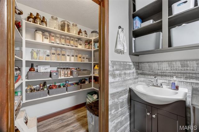 22762 Post Oak Lane, Lebanon, MO 65536