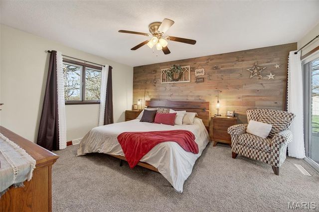 22762 Post Oak Lane, Lebanon, MO 65536