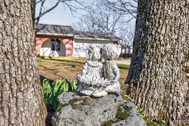 22762 Post Oak Lane, Lebanon, MO 65536